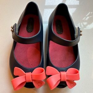 Mini Melissa bow slides; size 7